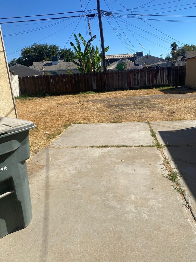 Foto del edificio - 3 bedroom 2 bath home in Merced
