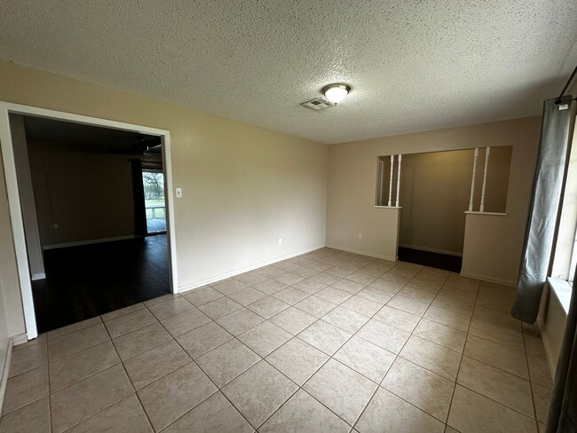 Building Photo - 179 Weldon Dr