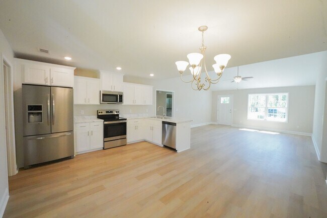 Foto del edificio - Coming Available!