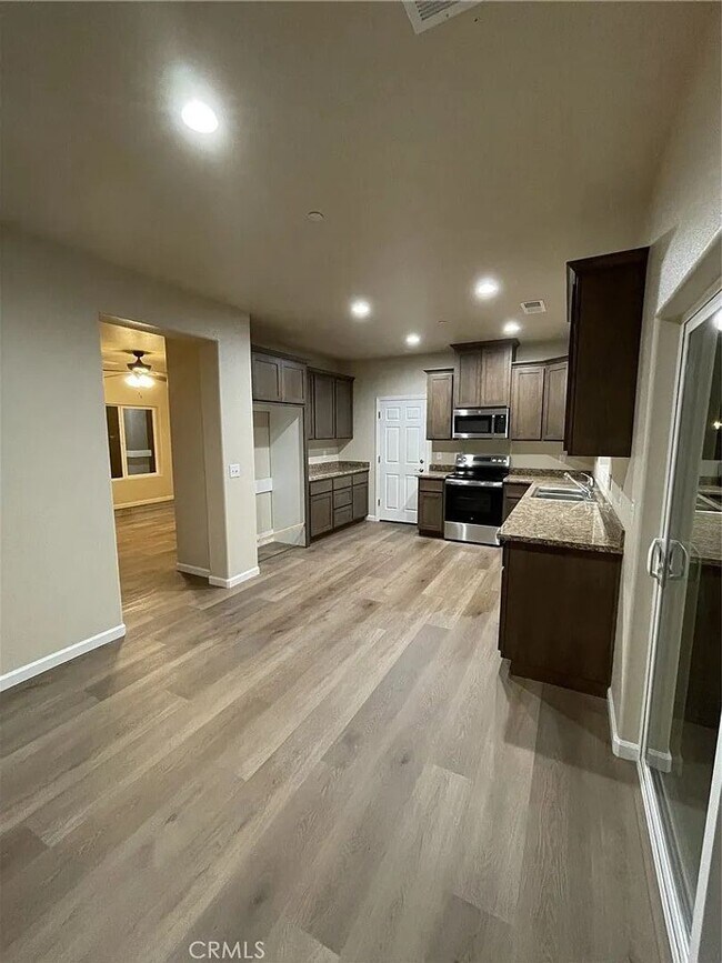 Foto del edificio - 4bd 3ba Home is located in the desirable N...