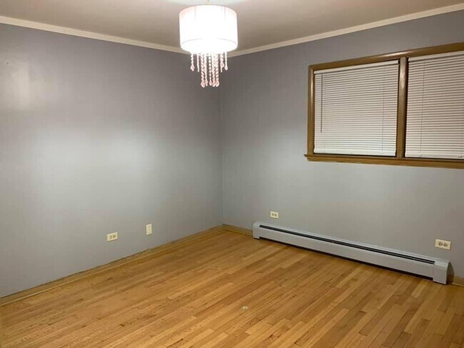 Bedroom - 7537 W Higgins Rd