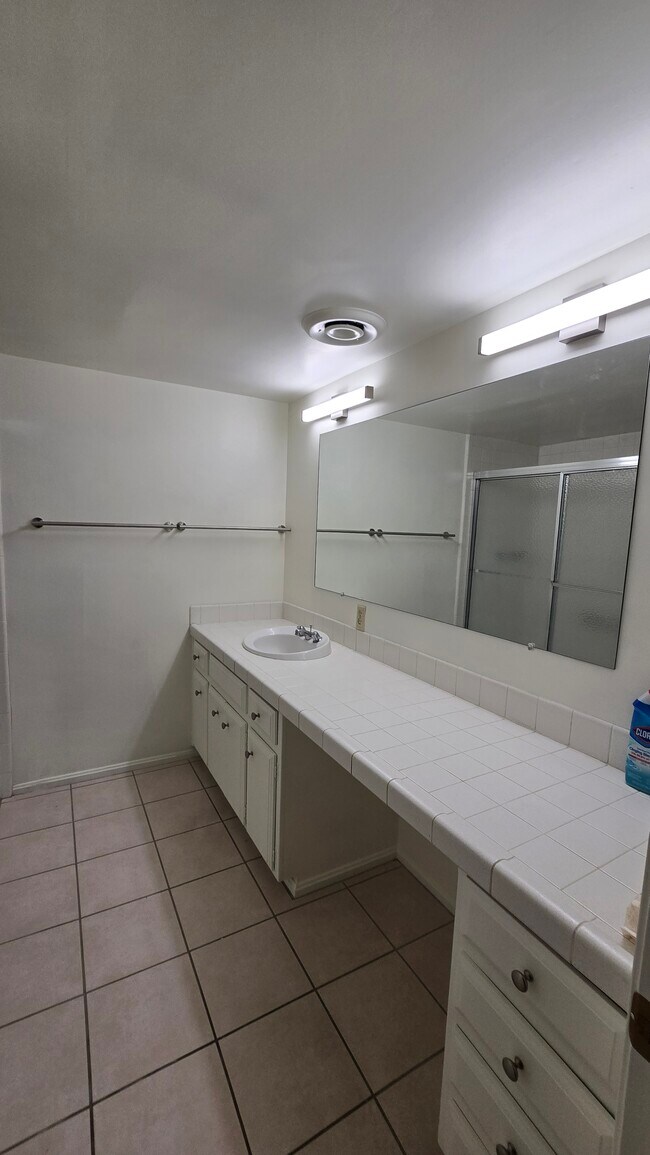 Foto del edificio - 2820 E 6th St