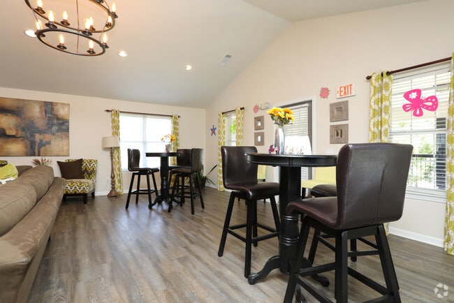 Leasing Office - Square at Lawrenceville