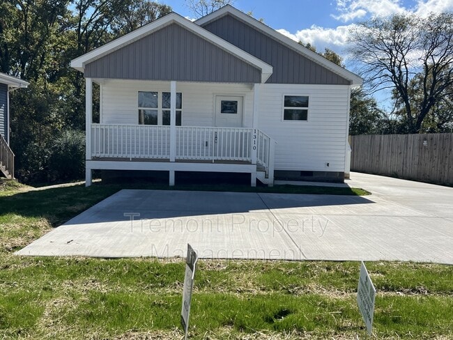 Photo - 1310 E 36th St House