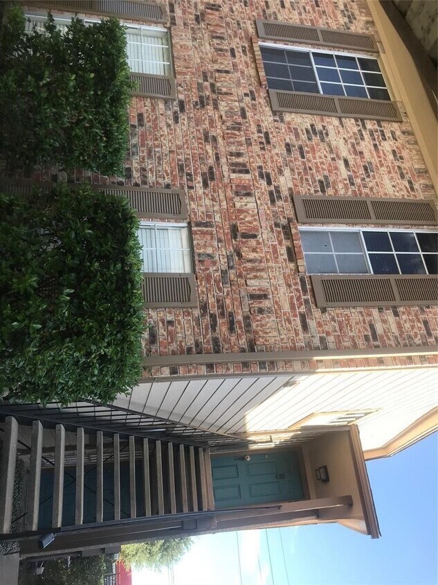Primary Photo - 2121 Hepburn St