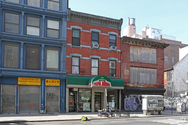 Building Photo - 343 Grand St