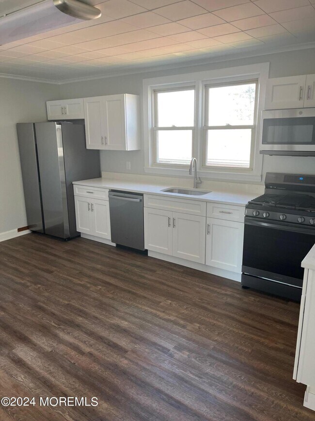 92 Main St Unit 2A, Matawan, NJ 07747 Room for Rent in Matawan, NJ