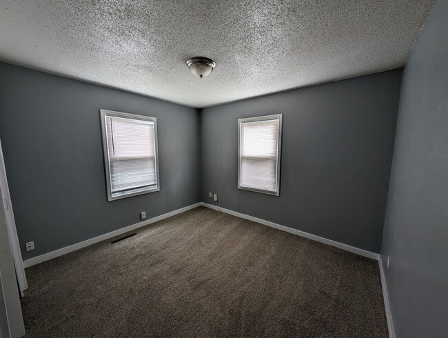 Building Photo - 6118 Everett Ave