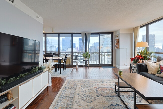 Building Photo - 10 E Ontario St