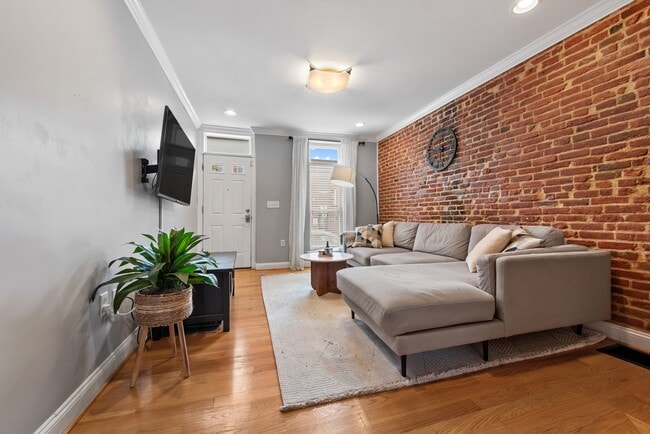 Building Photo - 8 E Randall St