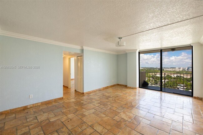 Foto del edificio - 2350 NE 135th St