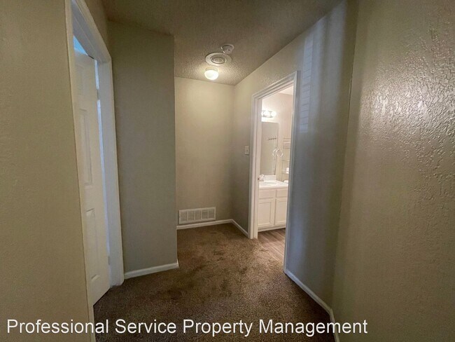 Building Photo - 3 br, 2.5 bath House - 308 Mack