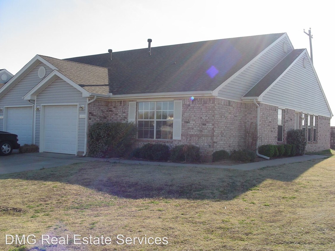 Primary Photo - 1624 High Cir