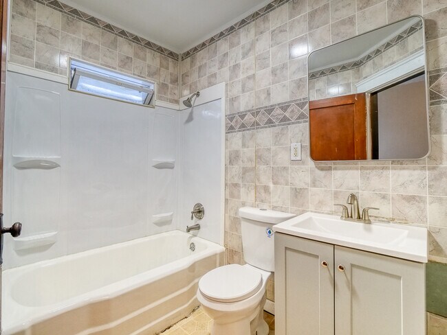 Foto del edificio - 10112 Columbia Ave