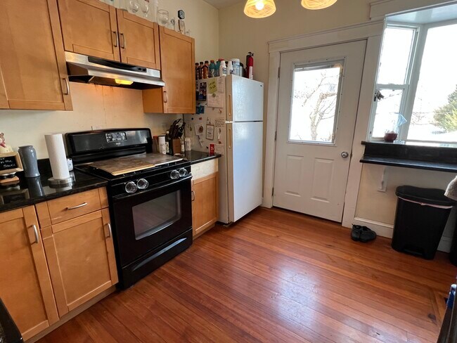 Building Photo - 79 Capen St