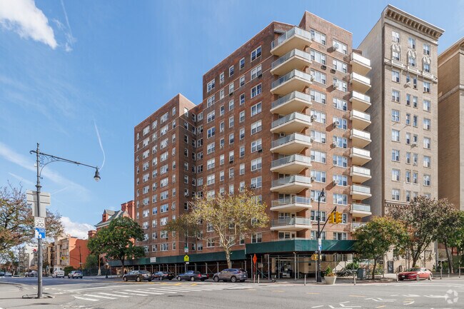 34 Plaza St E - Vanderbilt Plaza - 34 Plaza St East