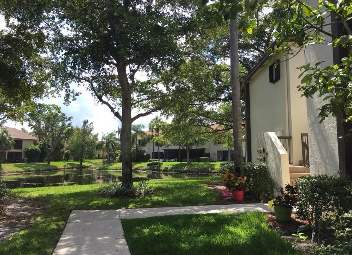 Primary Photo - 4530 Carambola Cir S