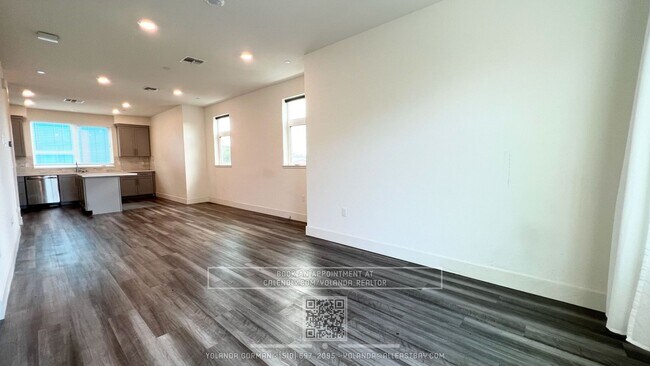 Foto del edificio - Modern Style and Sophistication, 2 En-Suite BR, 2.5 BA Townhouse with EV charging