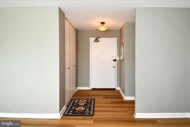 Foto del edificio - 1300 S Arlington Ridge Rd