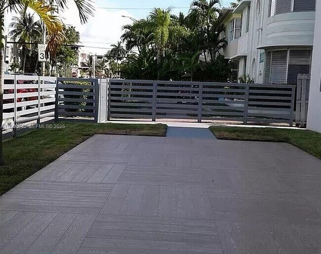 Building Photo - 1035 Euclid Ave