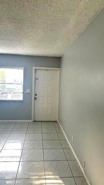 Foto del edificio - 10176 Twin Lakes Dr