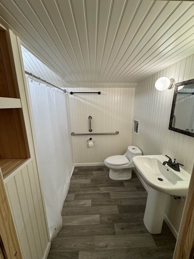 Building Photo - 11005 Tucker Run Rd