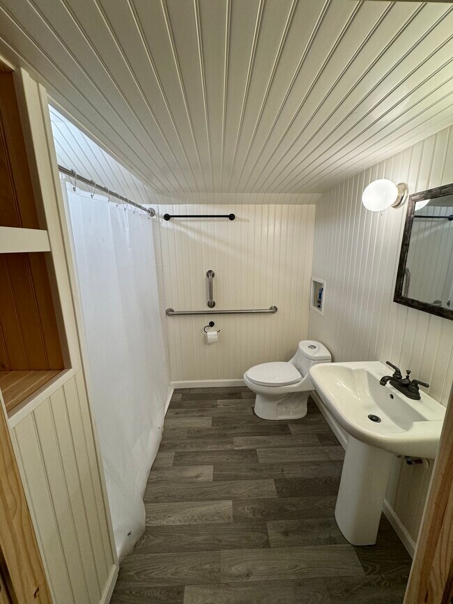 Foto del edificio - 11005 Tucker Run Rd