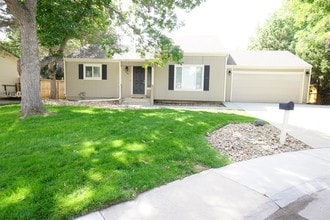 Building Photo - 5025 E Weaver Ave Building Photo - 5025 E Weaver Ave