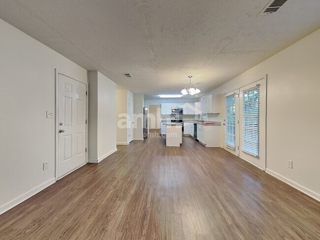 Foto del edificio - 1729 Temple Johnson Rd