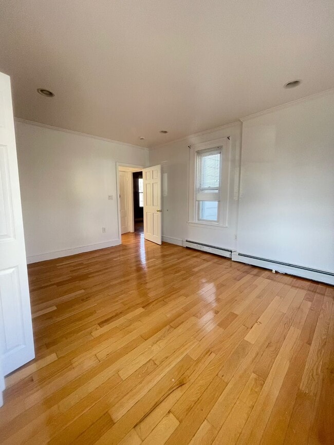 Building Photo - 34 Page St