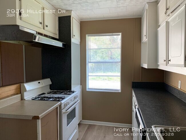 Building Photo - 2936 Hillcrest Dr.
