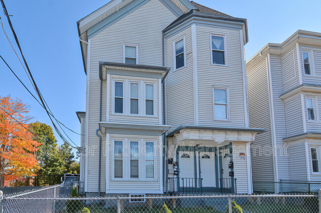 Building Photo - 14 Chester Ave