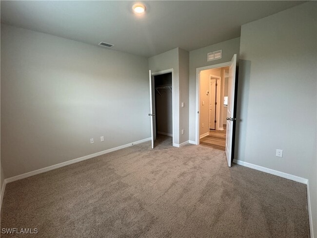 Building Photo - 726 Oakridge Ave S