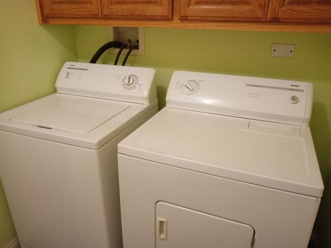 Building Photo - A 3 Bedroom 2 Bath Home in Indian Cover Ne...