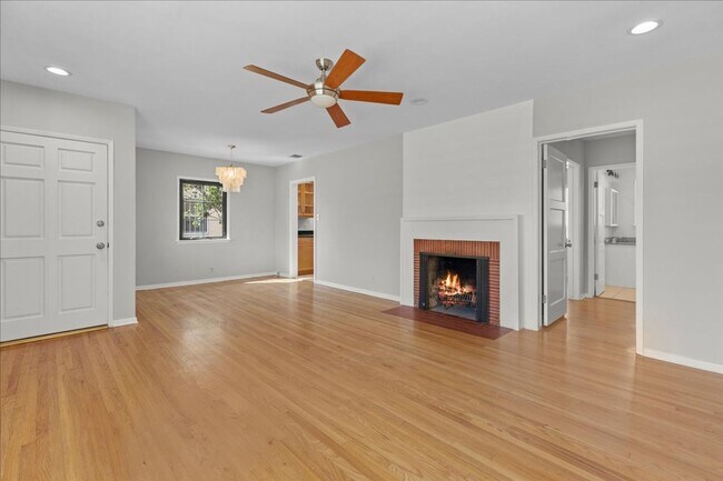 Foto del edificio - Charming Westchester House with Private Yard