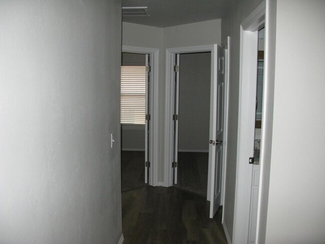 Building Photo - 11705 Surrey Hills Blvd