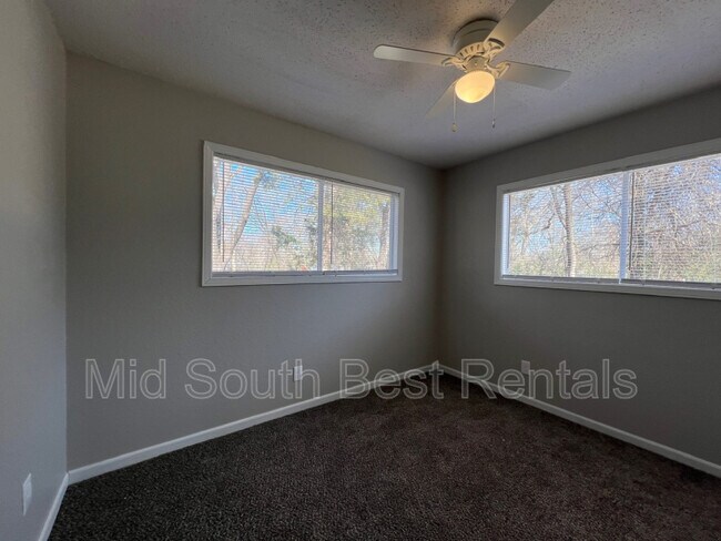 Foto del edificio - 2046 Driftwood Ave