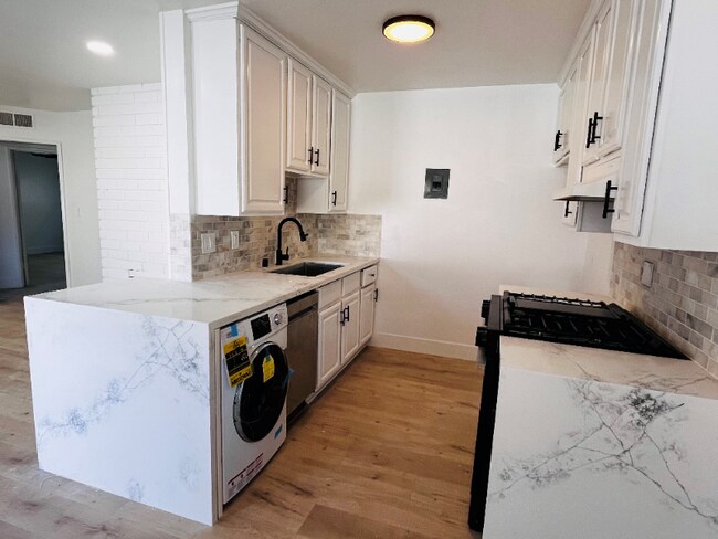 Building Photo - 17082 Emerald Ln