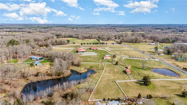 Foto del edificio - 189 Flint Ridge Rd