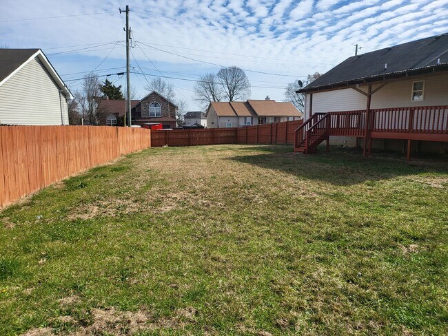 Foto del edificio - Large 3br 2ba with garage and privacy fence in Antioch, Tn