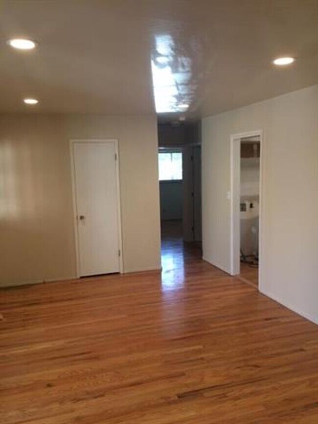 Building Photo - Great Updated Sunnyvale Home Near Tech Com...