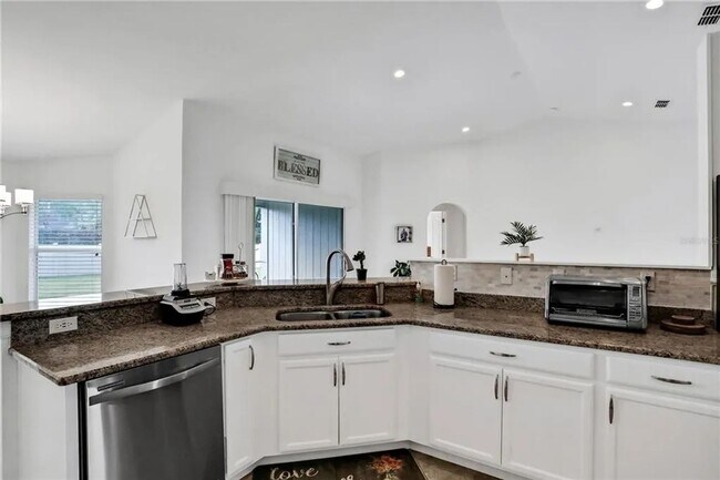 Building Photo - Spacious 4BR House in Lakeland