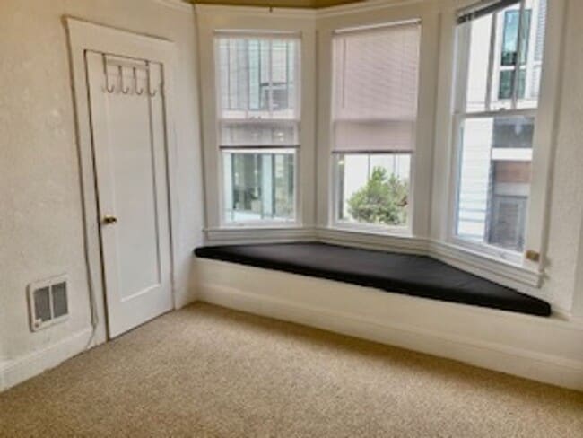 Building Photo - Charming and Sunny Hayes Valley Studio - P...