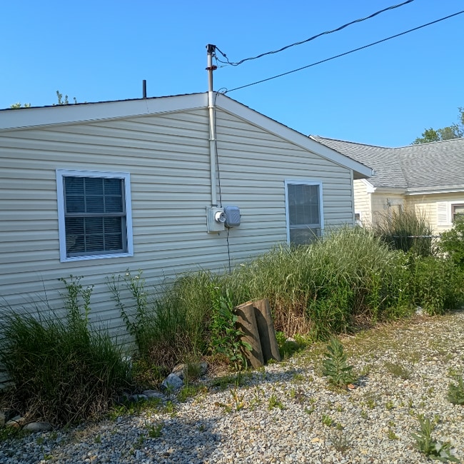 Building Photo - 30 Lake St Clair Dr