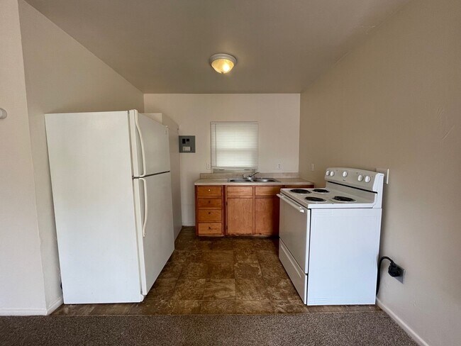 Building Photo - Affordable Efficiency Apt in Avondale