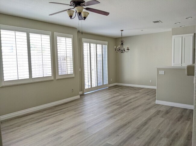 Building Photo - Corner Unit 3 Bed/2.5 Bath Townhome in Gat...