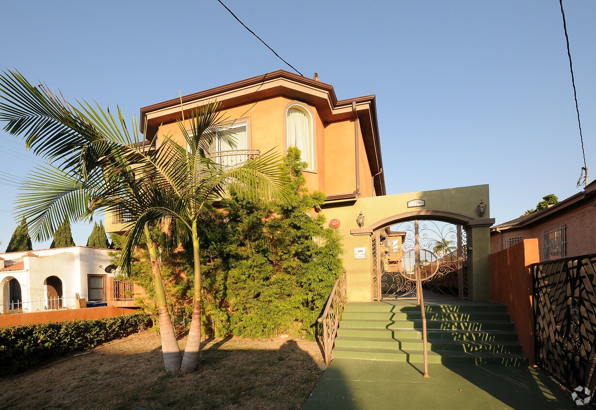 Foto del edificio - 1307 N Alexandria Ave