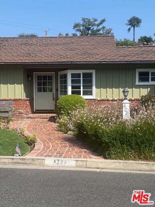 Building Photo - 4221 W Toluca Lake Ln