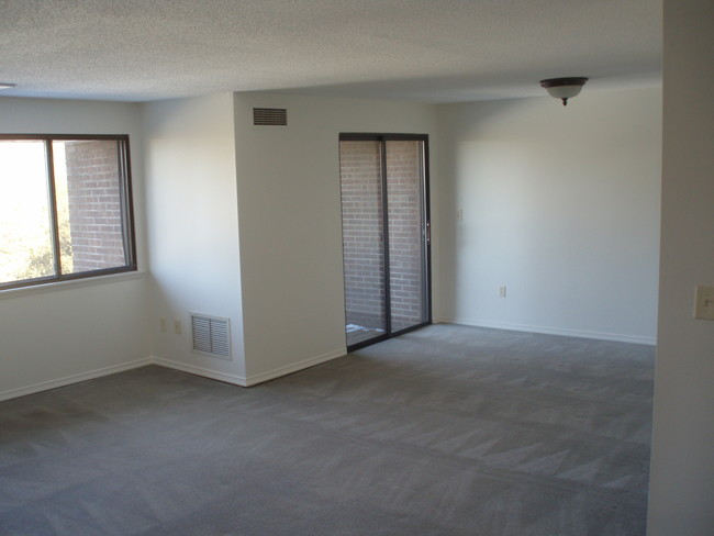 Building Photo - 44 Avonwood Rd