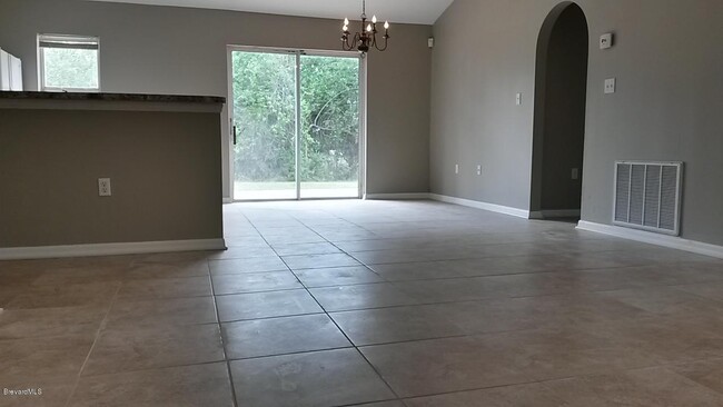 Foto del edificio - 1758 Tradewinds Ave SE